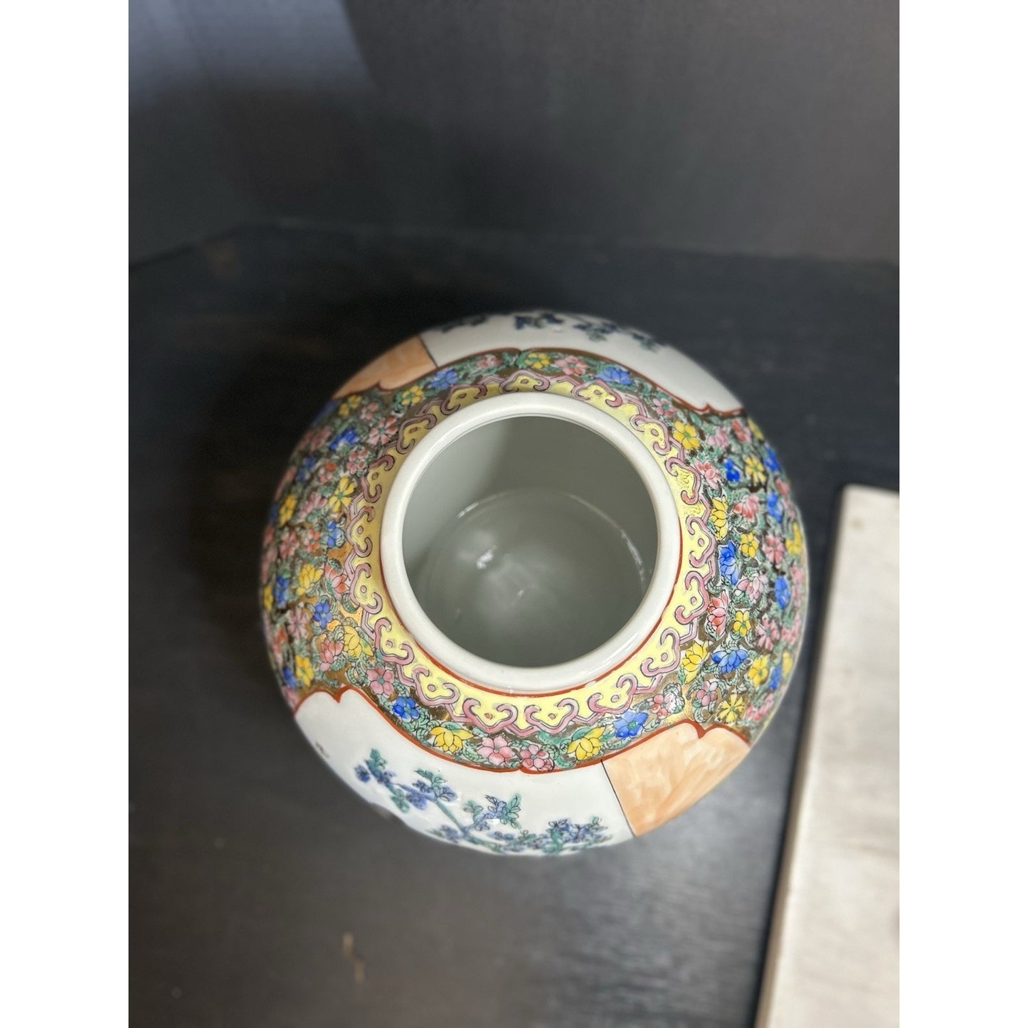 Chinese Familia Rose Medallion ginger jar all angles display