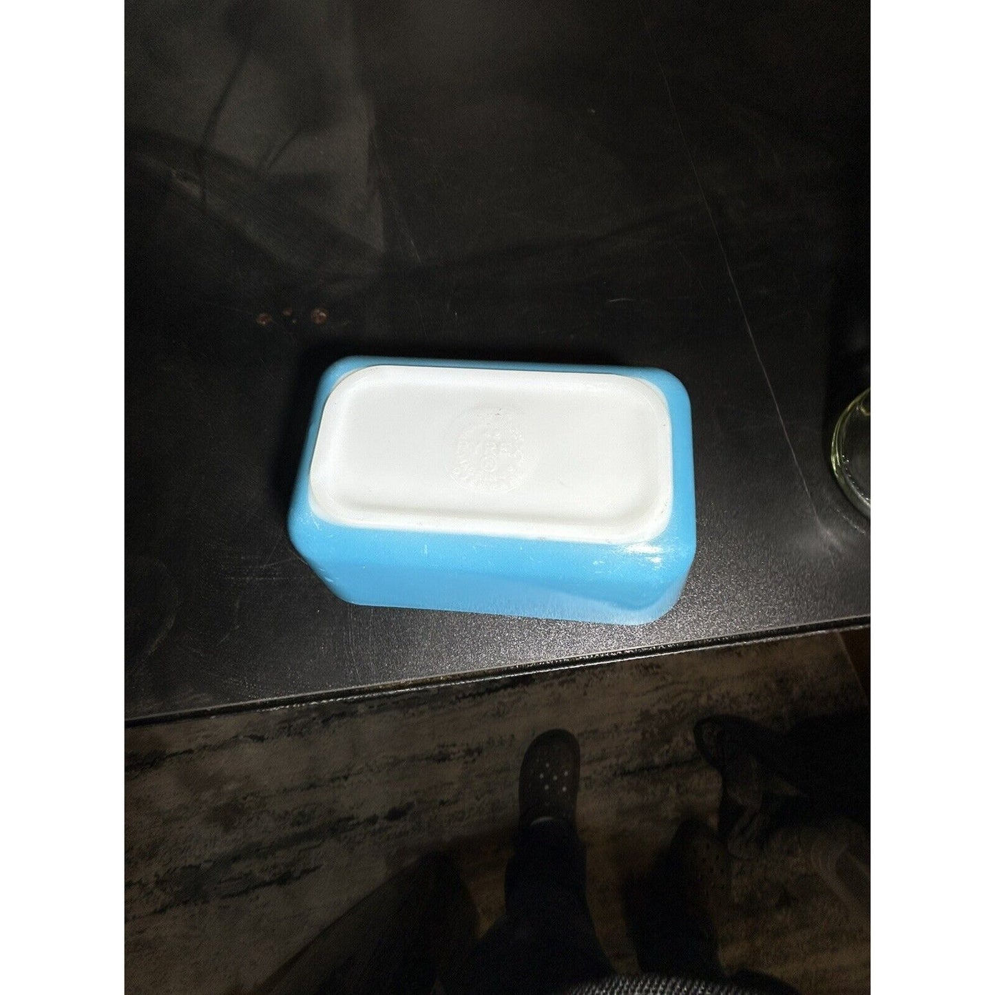 1940s Pyrex 502 primary blue refrigerator dish side view