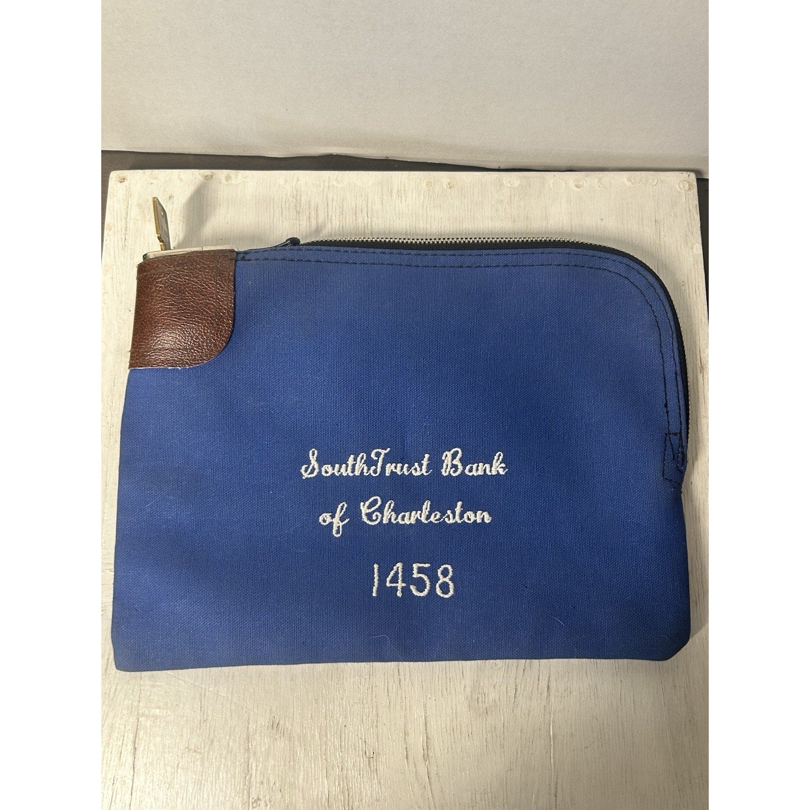 Vintage Rifkin bank bag embroidered Arco lock with key side