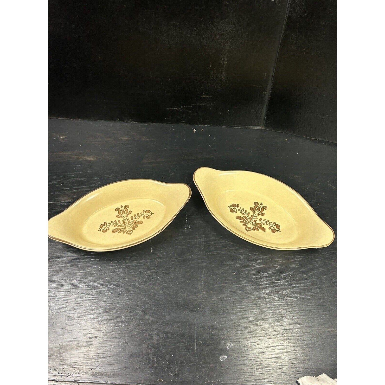 Vintage Pfaltzgraff Village baking dish pair top angle
