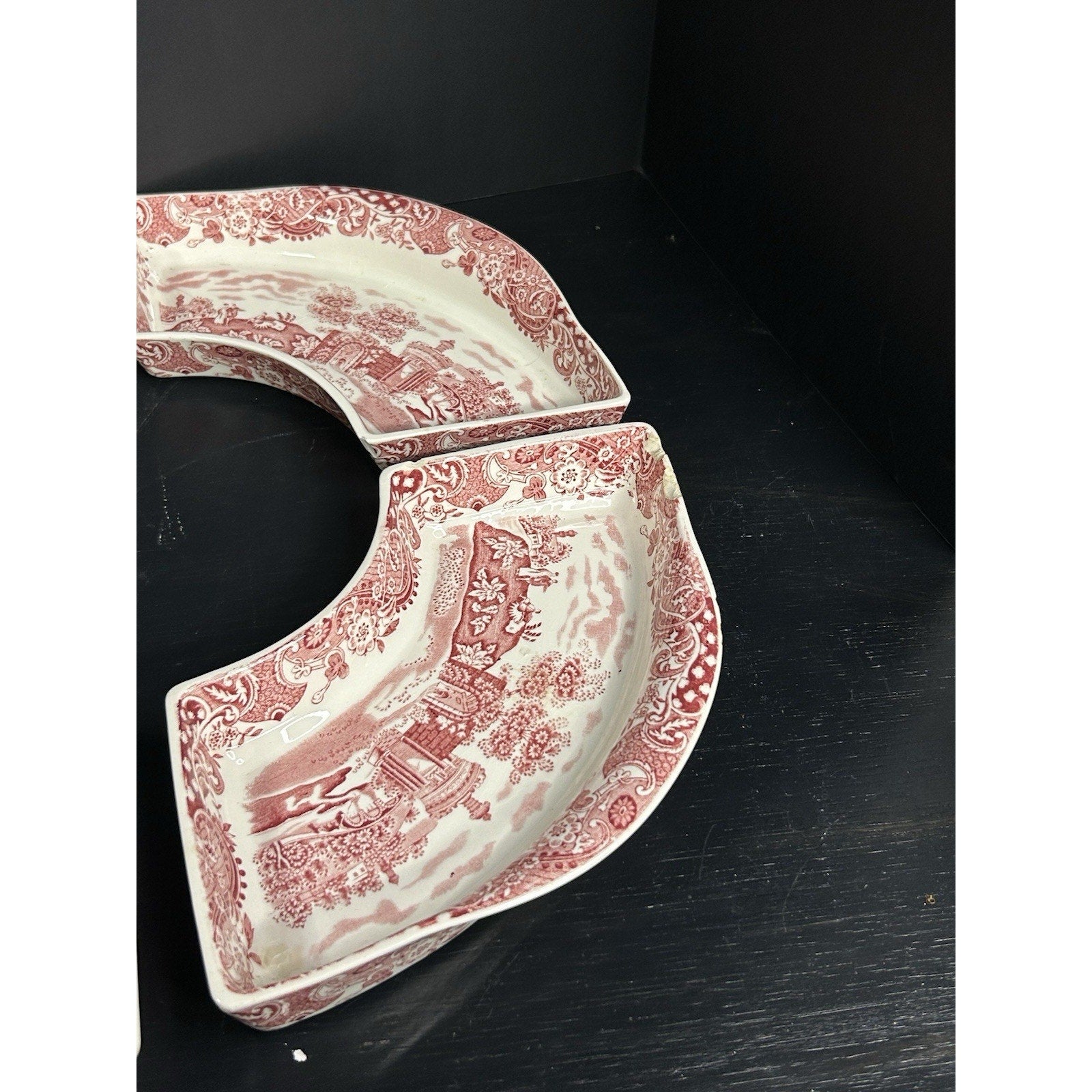 Antique M.R. Midwinter red landscape dish rim detail