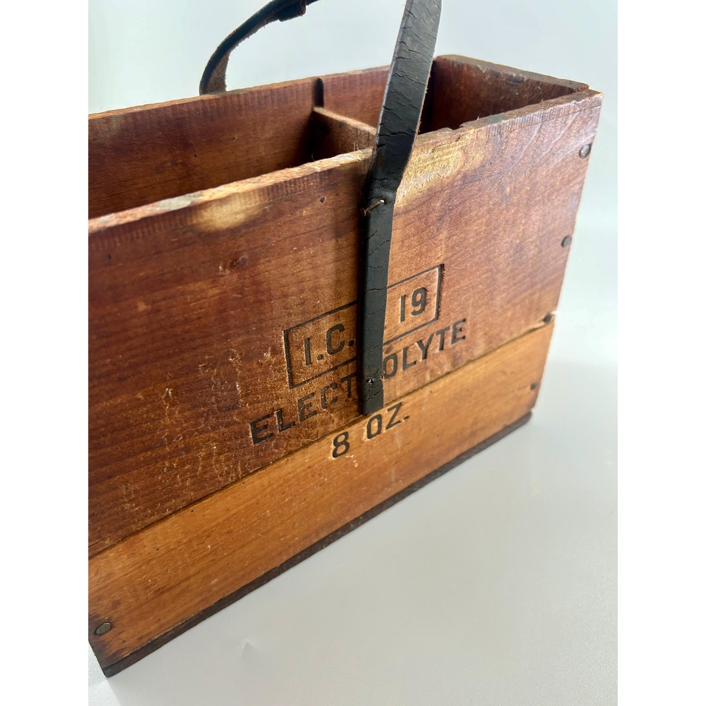 Antique Kodel Radio Battery Box I.C. 19 Electrolyte 8 Oz Wood Carrier Leather Strap Trickle Charger Cincinnati Ohio 1920s