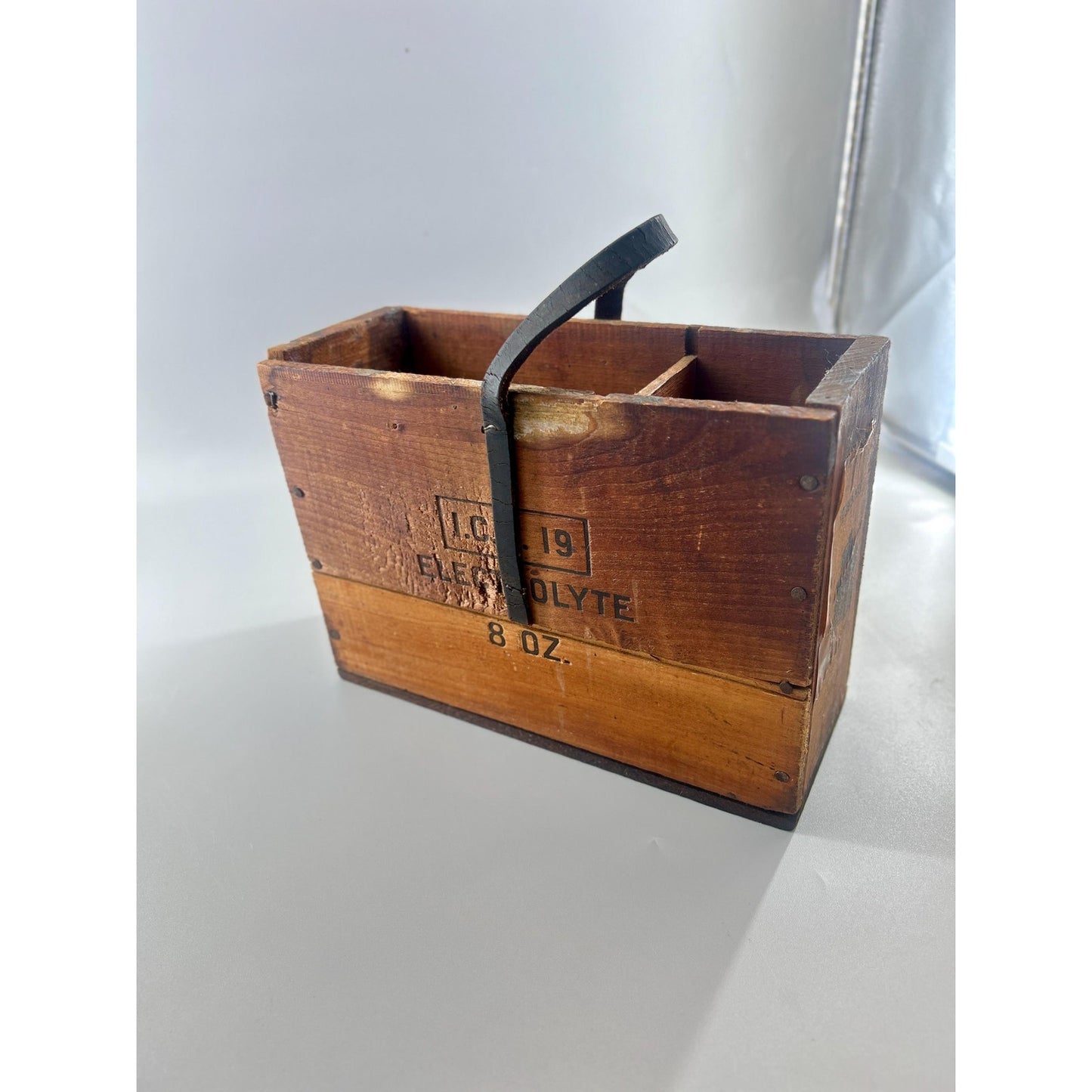 Antique Kodel Radio Battery Box I.C. 19 Electrolyte 8 Oz Wood Carrier Leather Strap Trickle Charger Cincinnati Ohio 1920s
