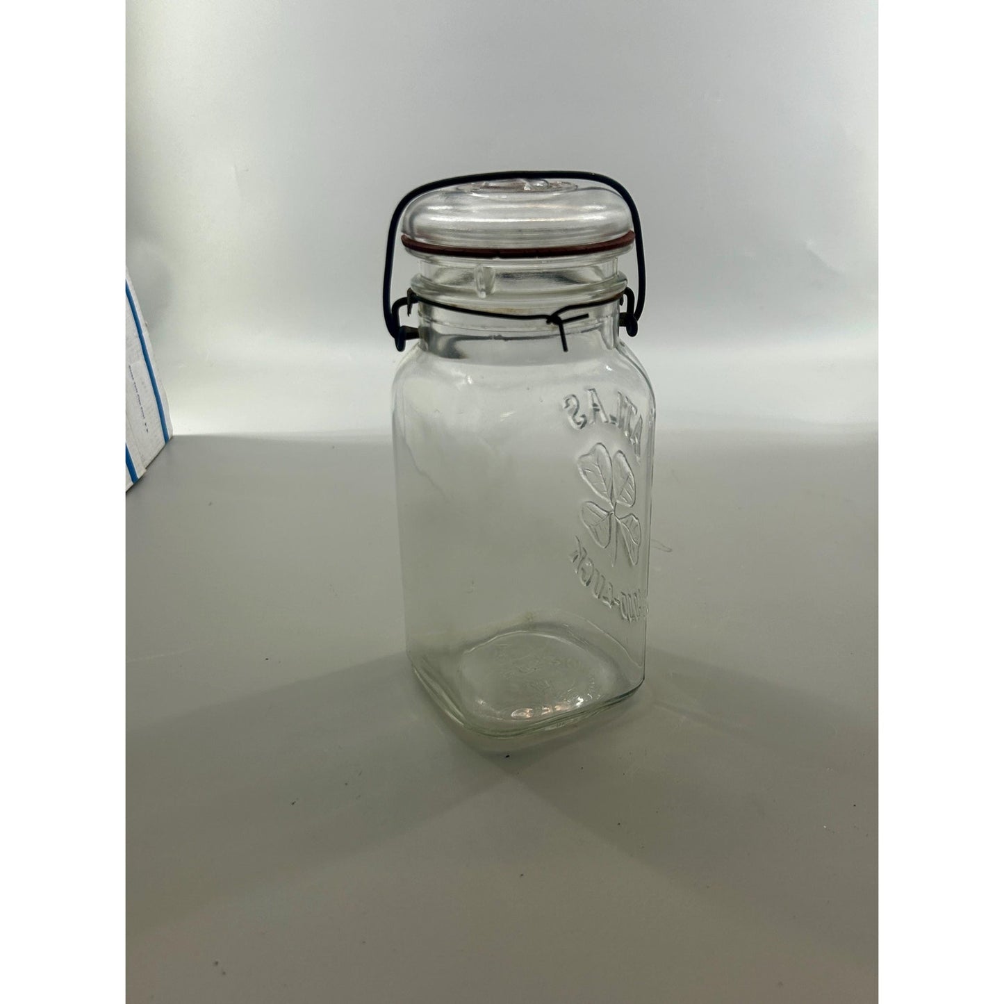Atlas Good Luck Clover Quart Mason Jar Original Wire Bail Glass Lid Antique Hazel Atlas 1920s. With original gasket . Incredible condition.