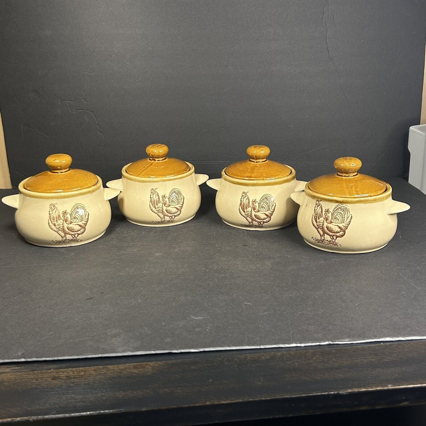 Vintage Rooster Lidded Casserole Dish Set of 4 – Farmhouse Country Kitchen Bakeware – Rustic Chicken Serving Dishes – Collectible Ceramic Cookware