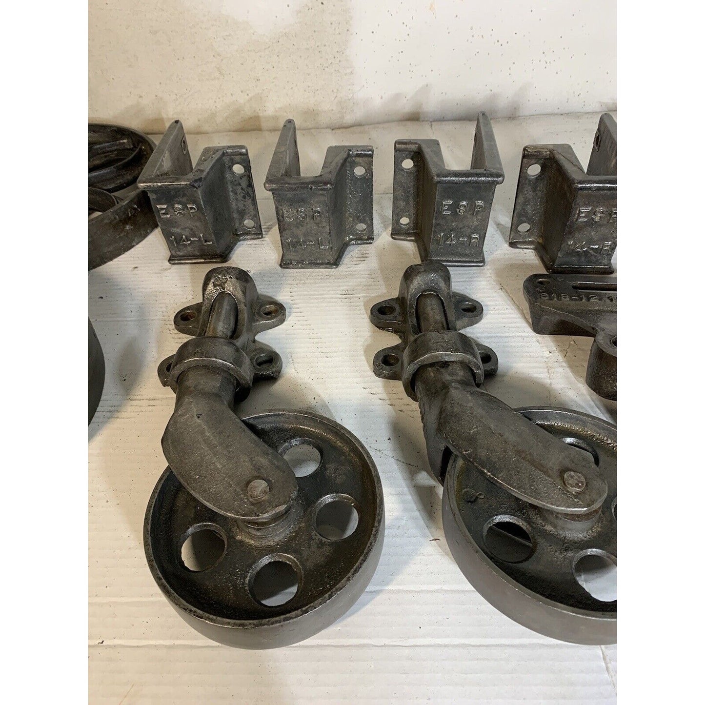 Lineberry factory cart hardware set cast iron bracket detail
