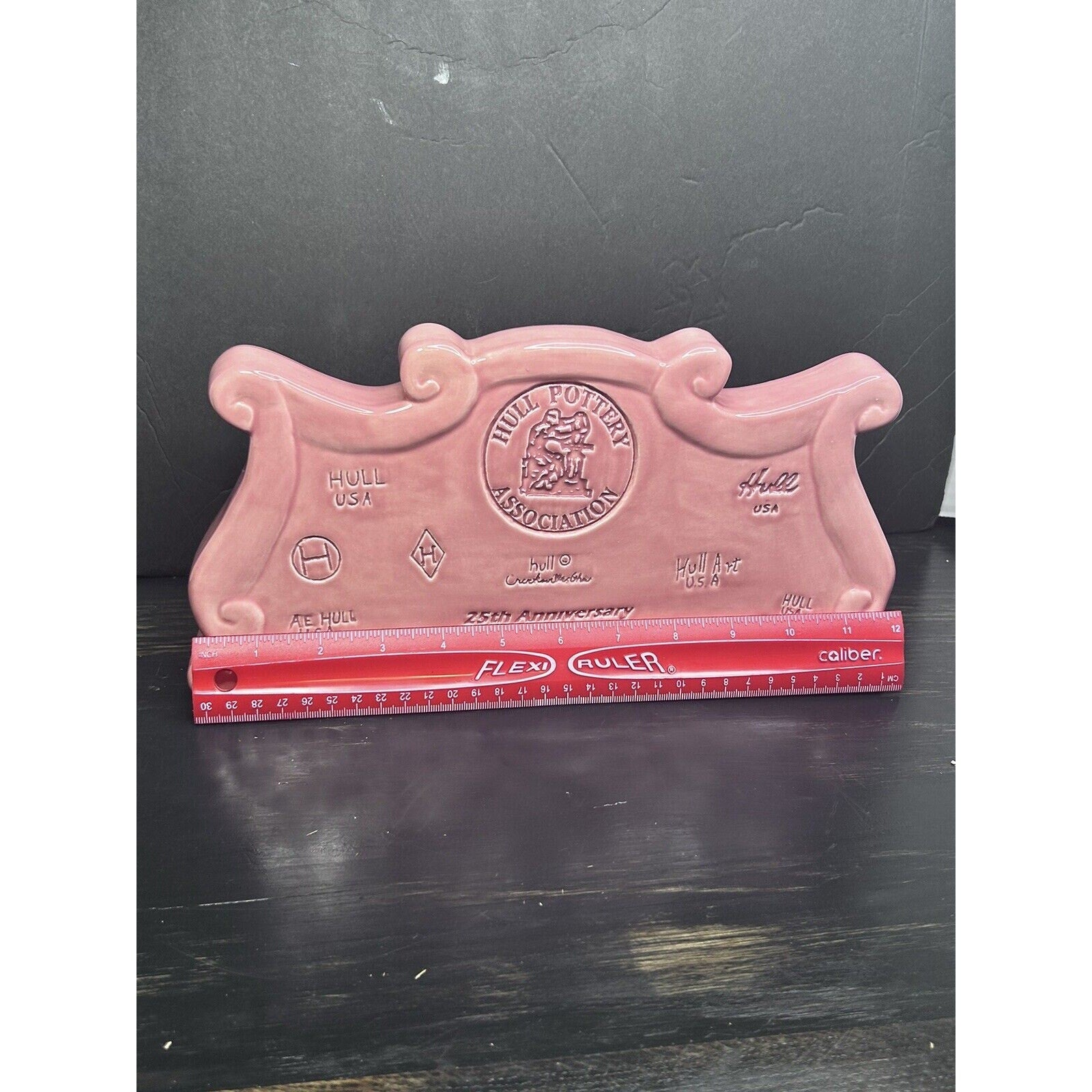 Hull Pottery 2018 commemorative plaque full profile display