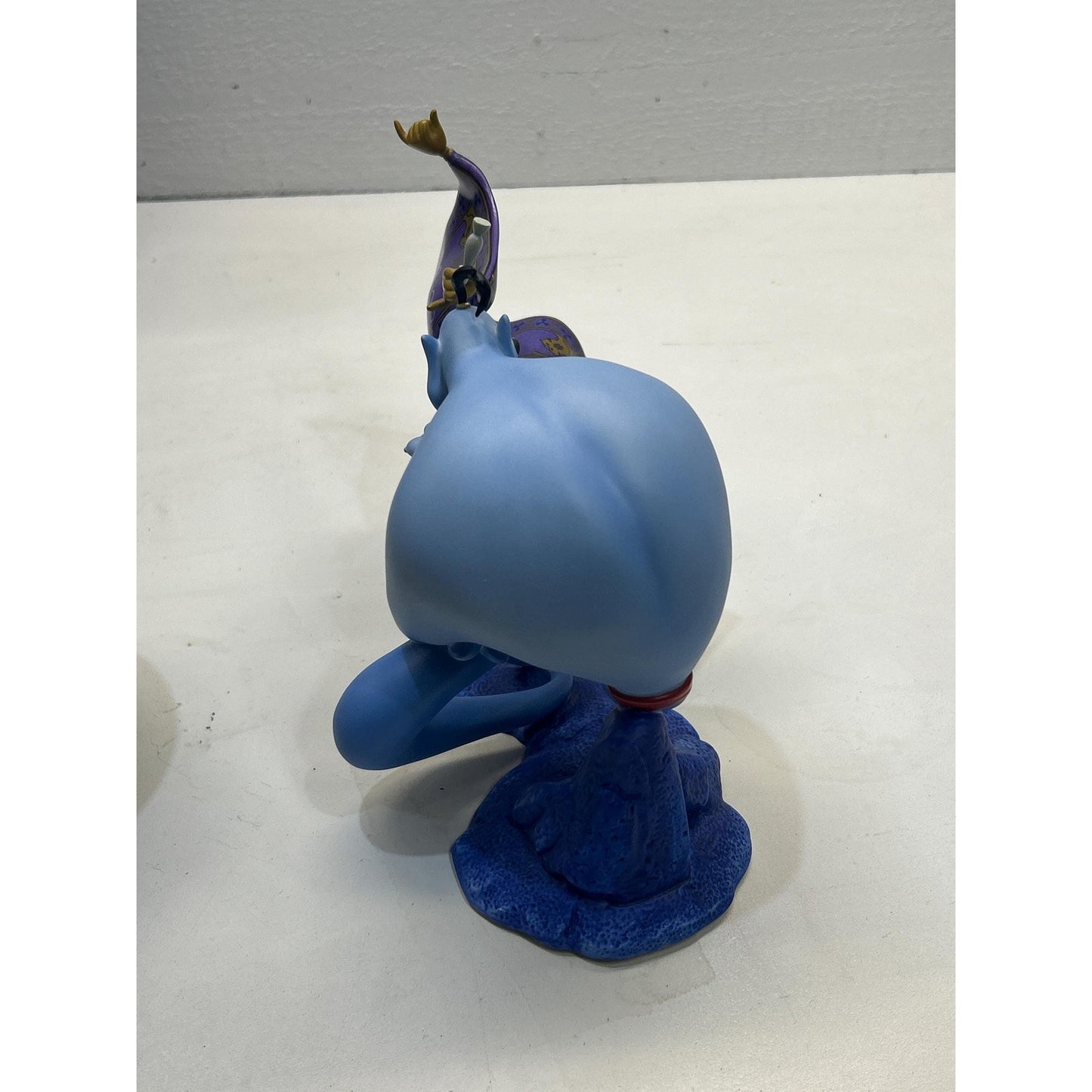 Walt Disney Classics Collection Genie “I’m Losing to a Rug” Figurine • Limited Edition Aladdin WDCC 3109/12500 Disney Display Statue. scarce