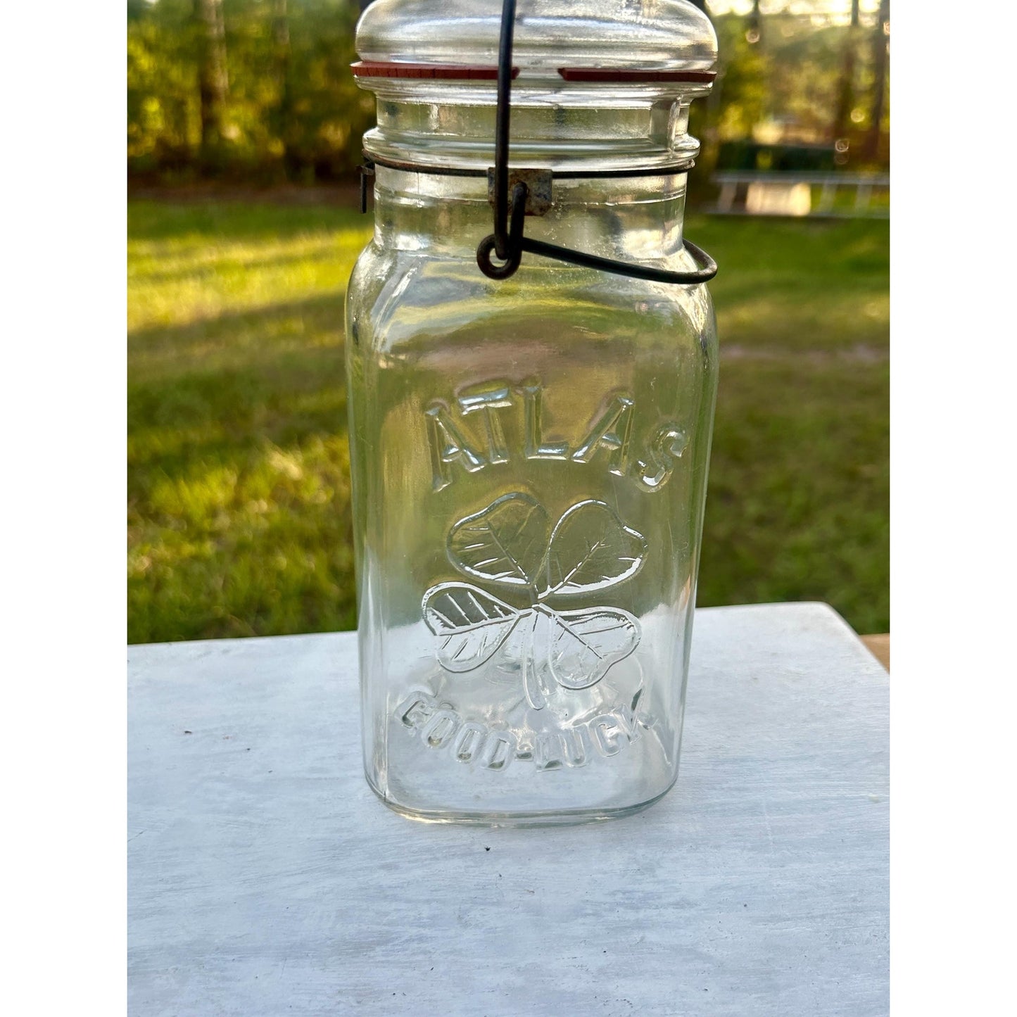 Atlas Good Luck Clover Quart Mason Jar Original Wire Bail Glass Lid Antique Hazel Atlas 1920s. With original gasket . Incredible condition.