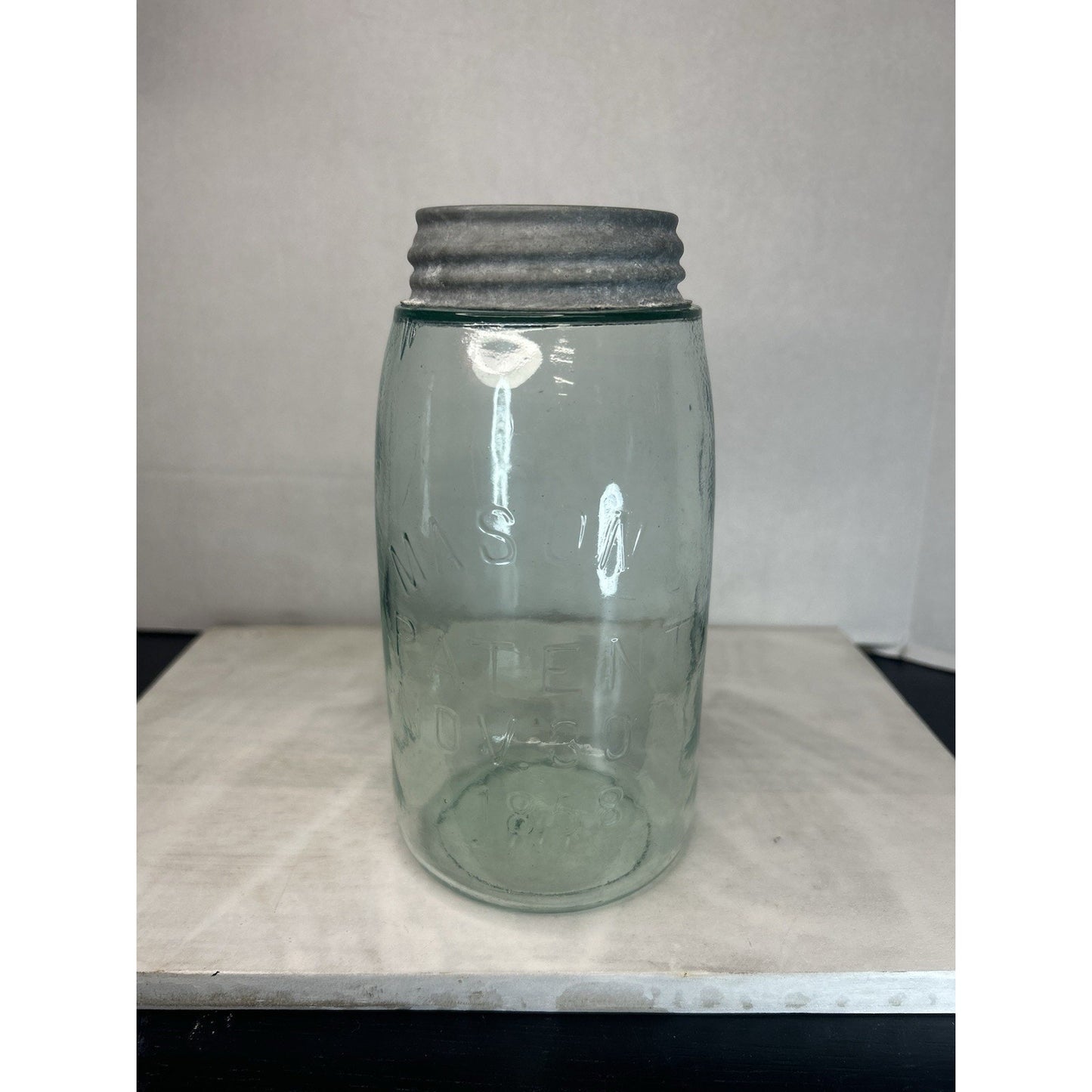 Mason Nov 30 1858 quart jar light blue bubble glass detail