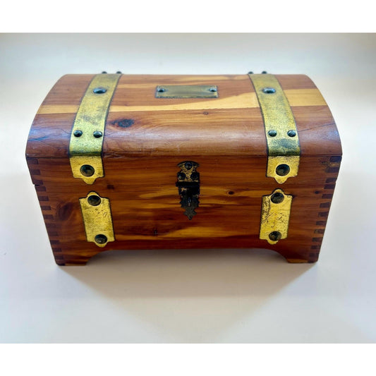 McGraw Box 1926 cedar jewelry chest side view dovetail