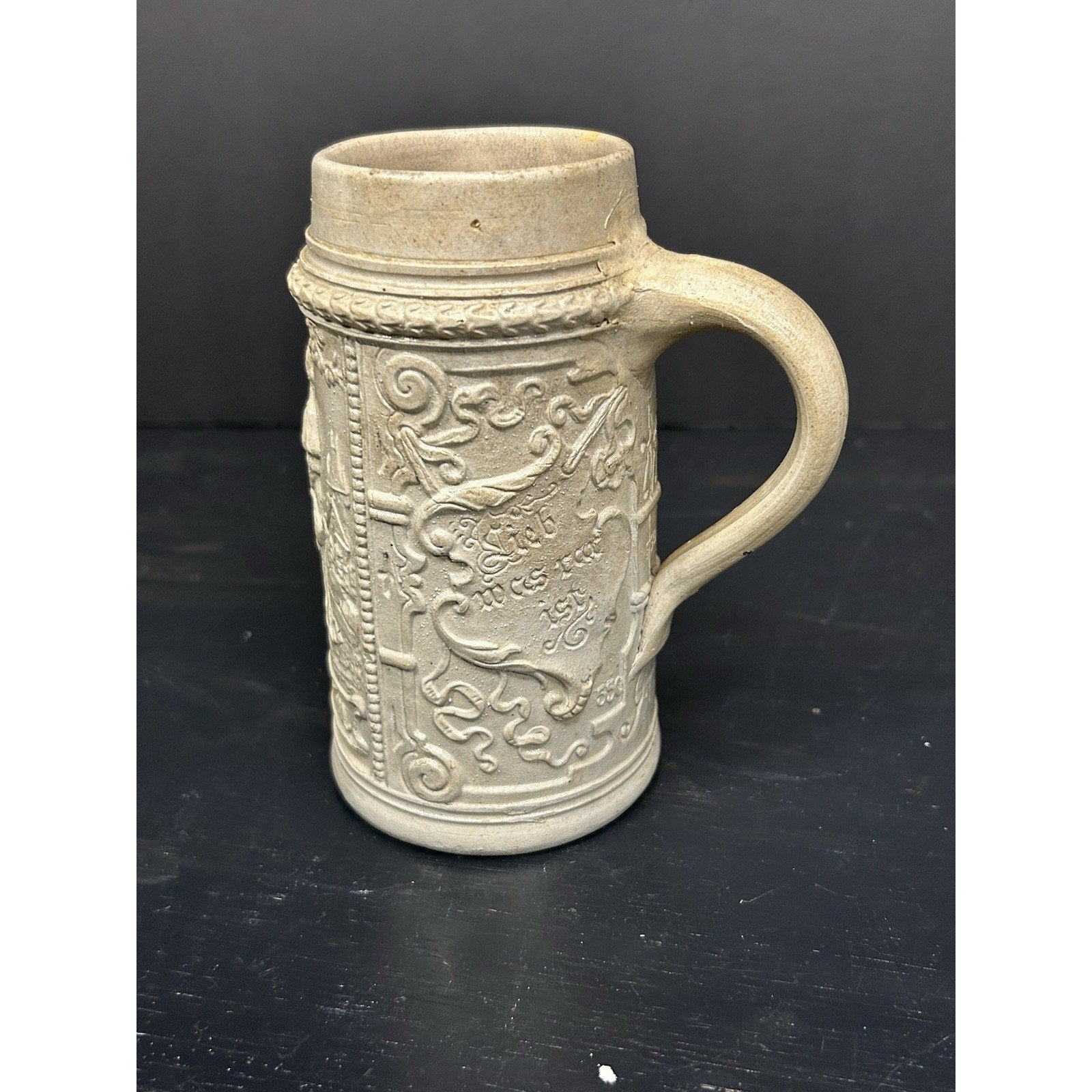 Antique German Westerwald stein salt glaze lid handle detail