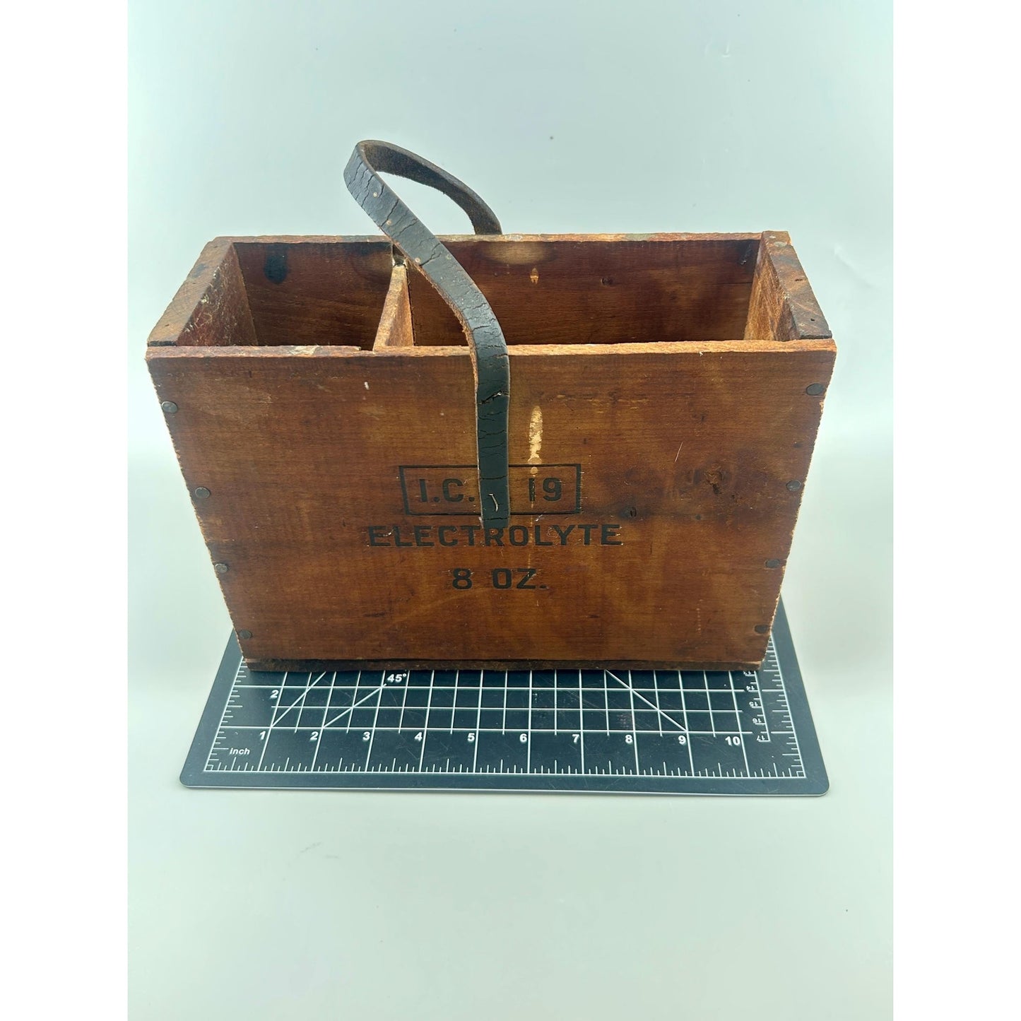 Antique Kodel Radio Battery Box I.C. 19 Electrolyte 8 Oz Wood Carrier Leather Strap Trickle Charger Cincinnati Ohio 1920s