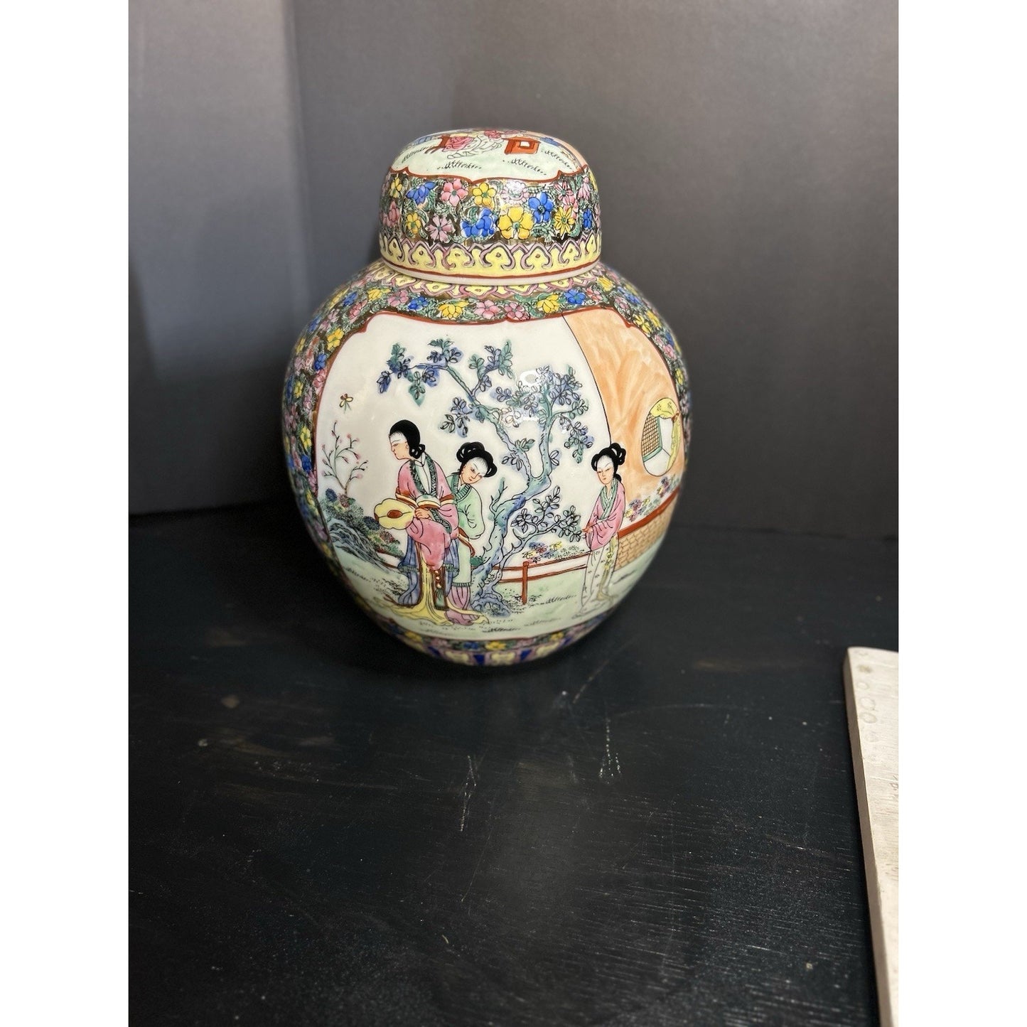 Chinese Familia Rose Medallion ginger jar lid detail hand painted