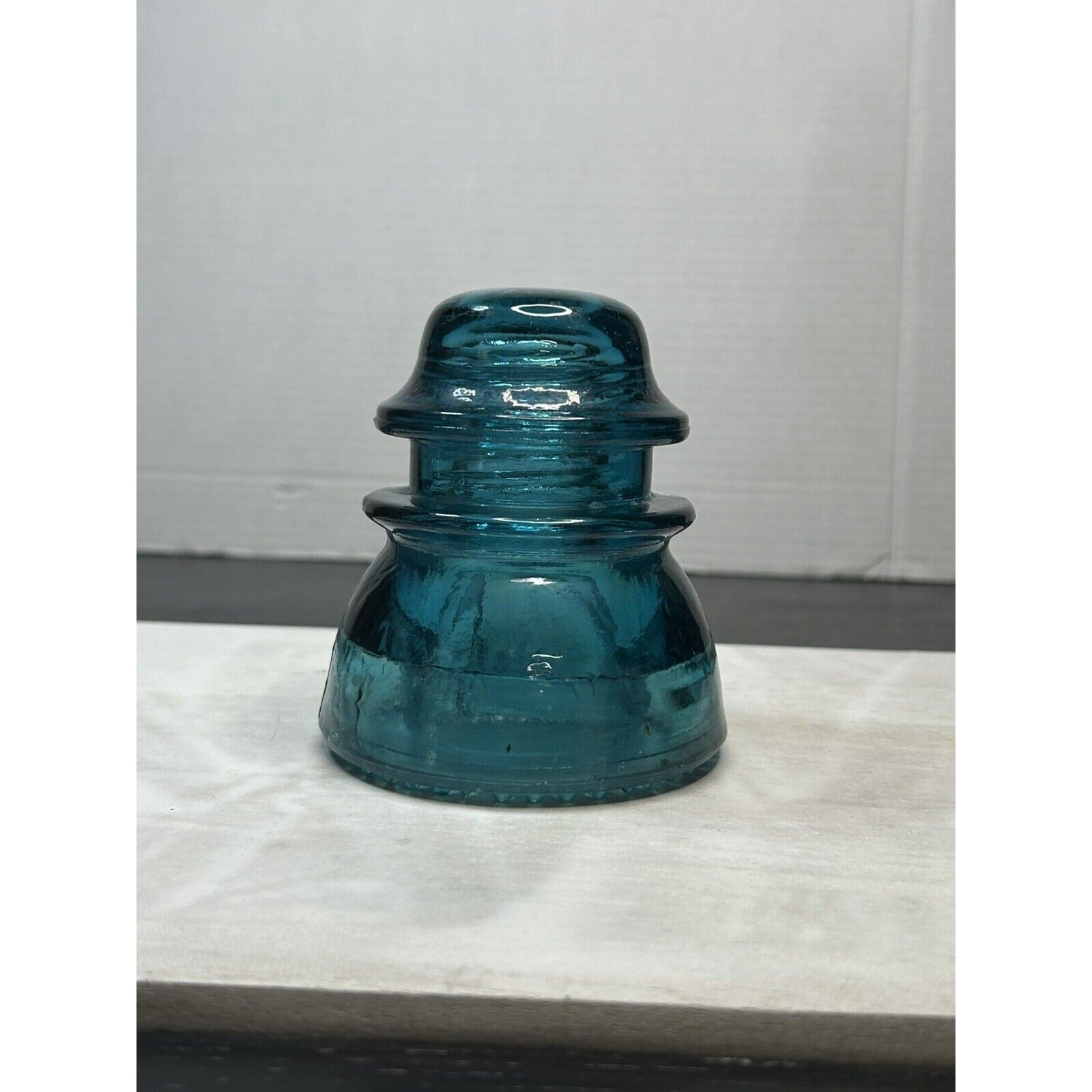 Vintage teal Hemingray 42 insulator all angles display