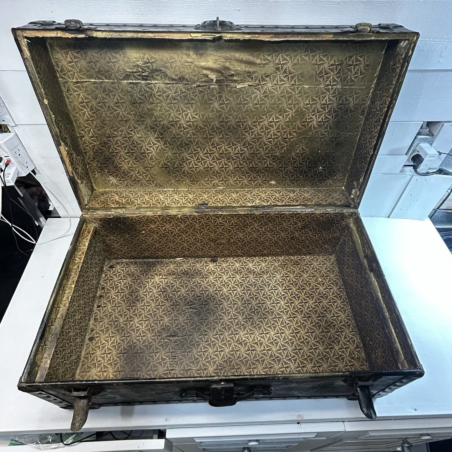 Antique Steamer Trunk Footlocker Chest Metal Rivet Vintage Travel Case 1920’s