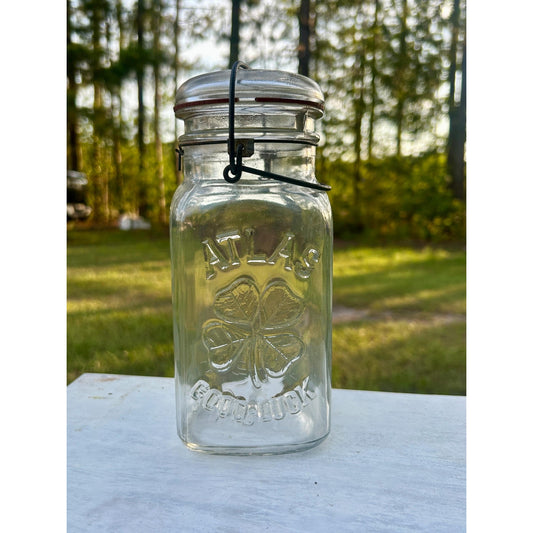 Atlas Good Luck Clover Quart Mason Jar Original Wire Bail Glass Lid Antique Hazel Atlas 1920s. With original gasket . Incredible condition.