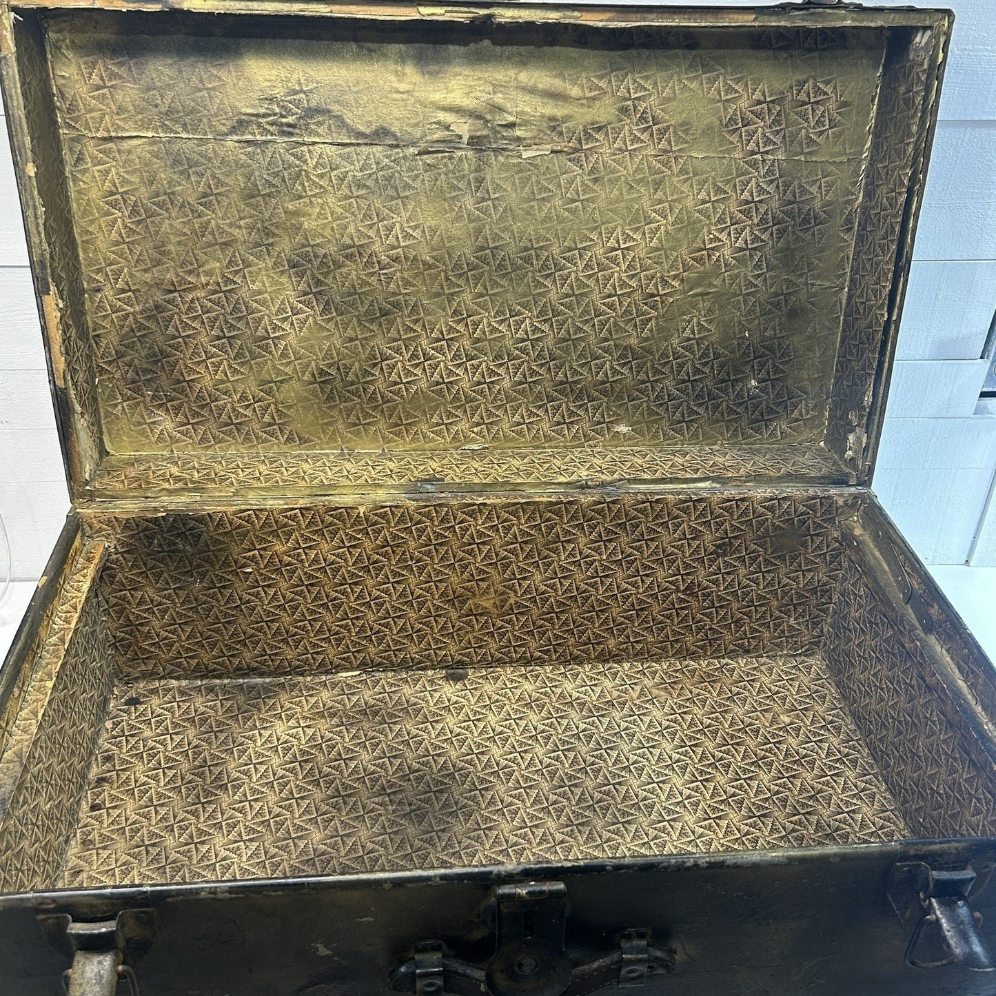 Antique Steamer Trunk Footlocker Chest Metal Rivet Vintage Travel Case 1920’s