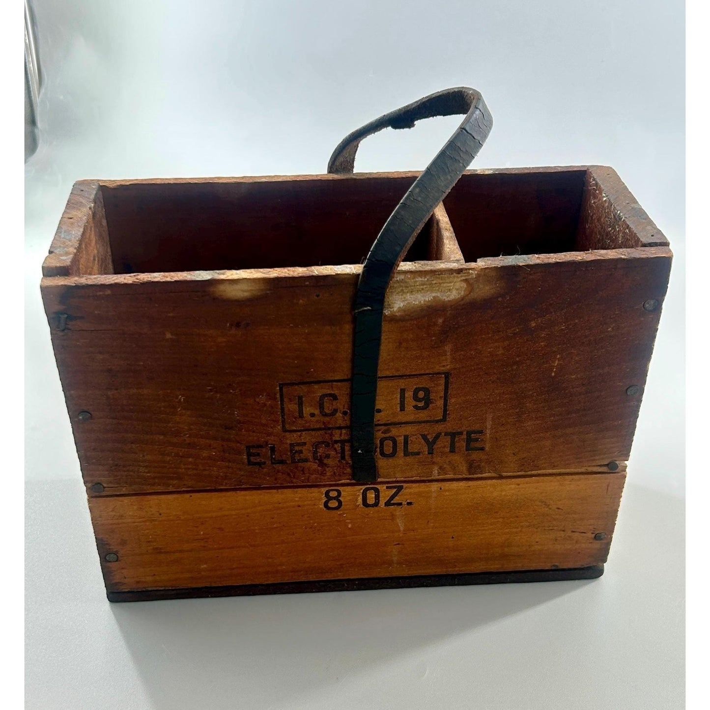 Antique Kodel Radio Battery Box I.C. 19 Electrolyte 8 Oz Wood Carrier Leather Strap Trickle Charger Cincinnati Ohio 1920s