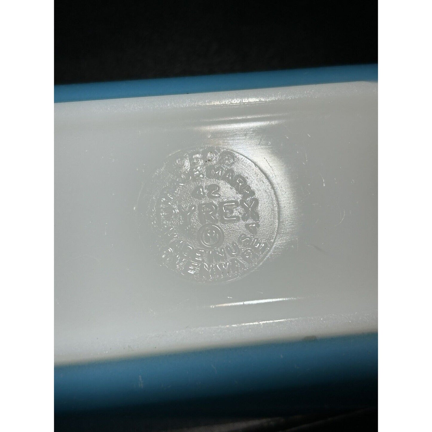 Vintage 1940s Pyrex 502 primary blue dish top view