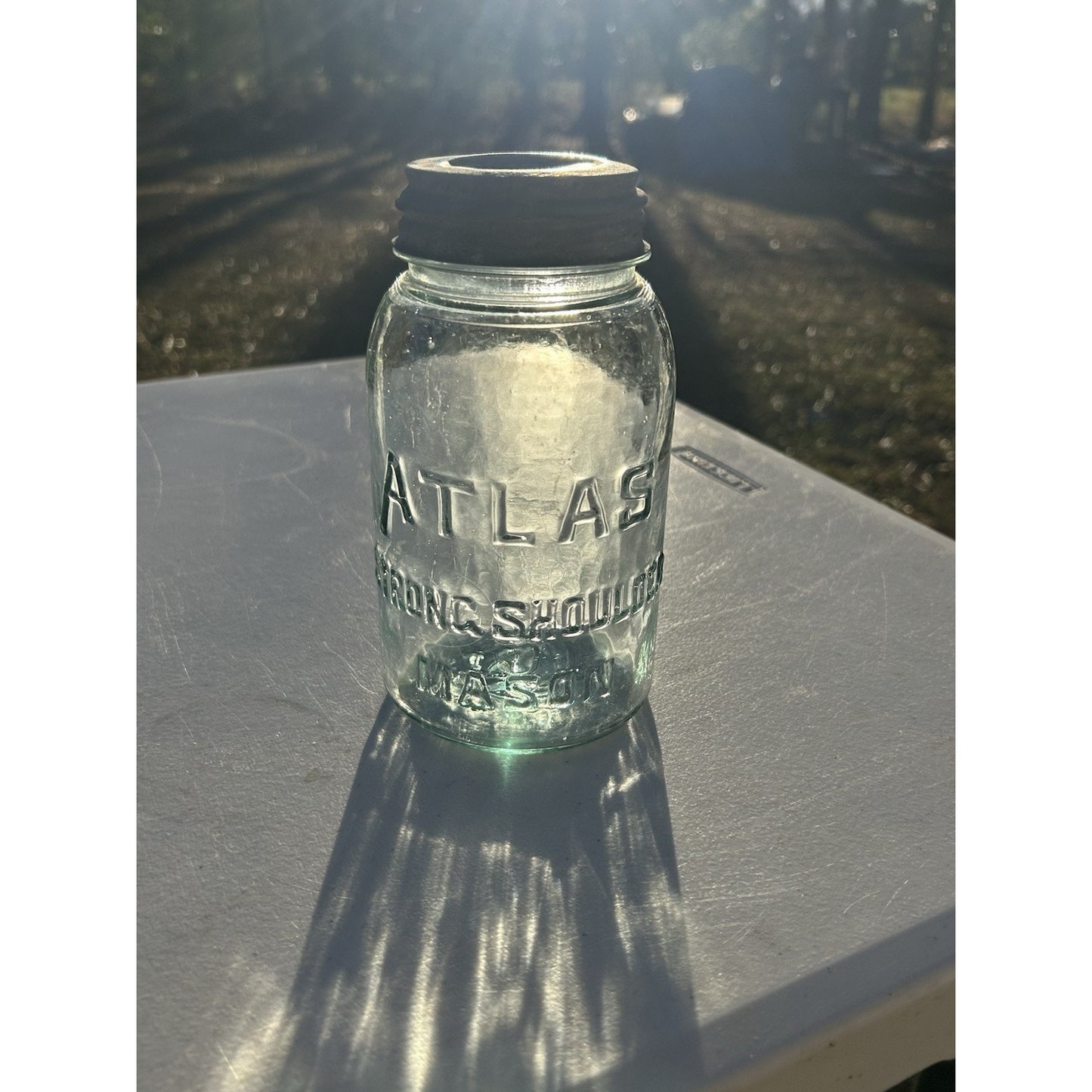 Atlas Strong Shoulder cornflower blue quart jar side view bubbles