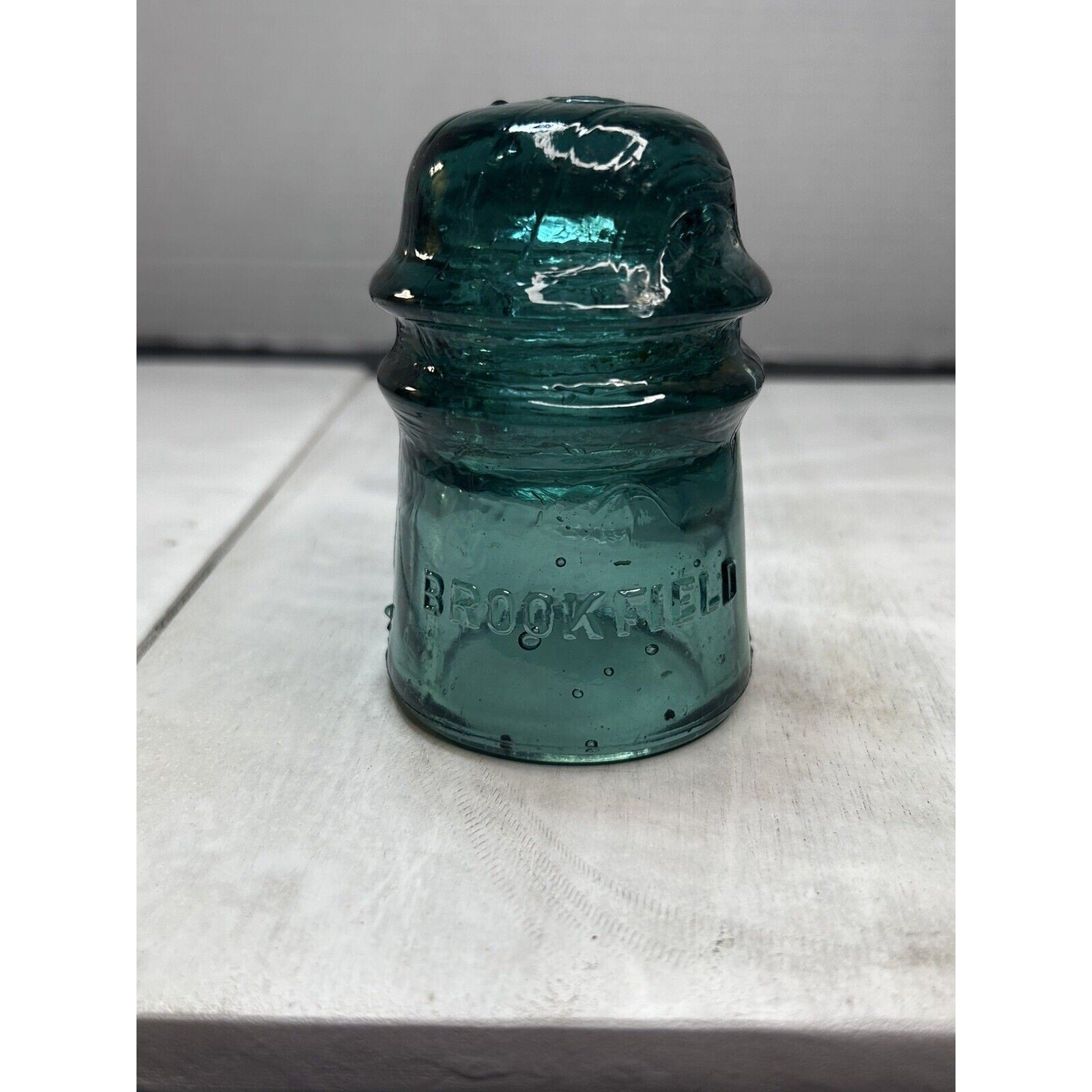 Antique GREEN Brookfield embossed top insulator side view