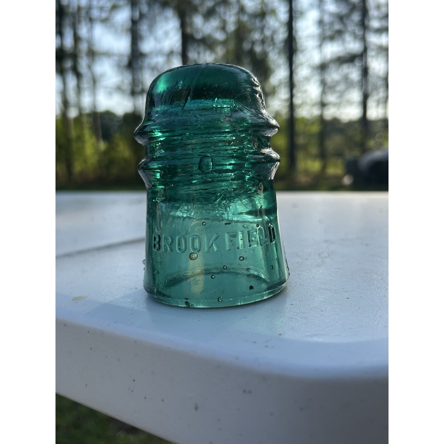 Brookfield emerald insulator natural light color display