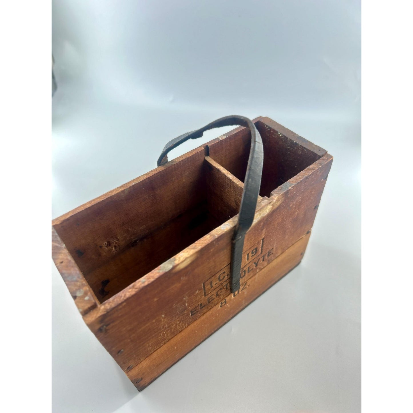 Antique Kodel Radio Battery Box I.C. 19 Electrolyte 8 Oz Wood Carrier Leather Strap Trickle Charger Cincinnati Ohio 1920s