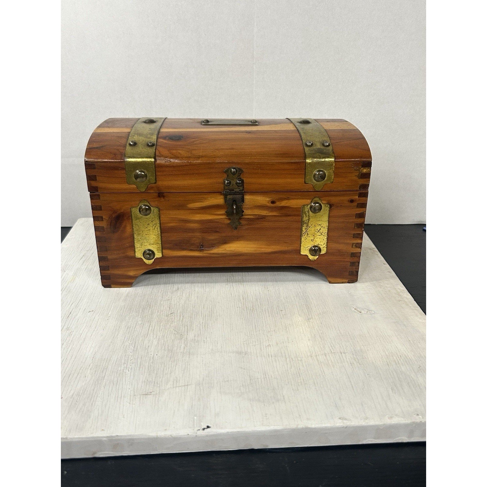 1926 McGraw Box Co jewelry box dovetail joinery detail
