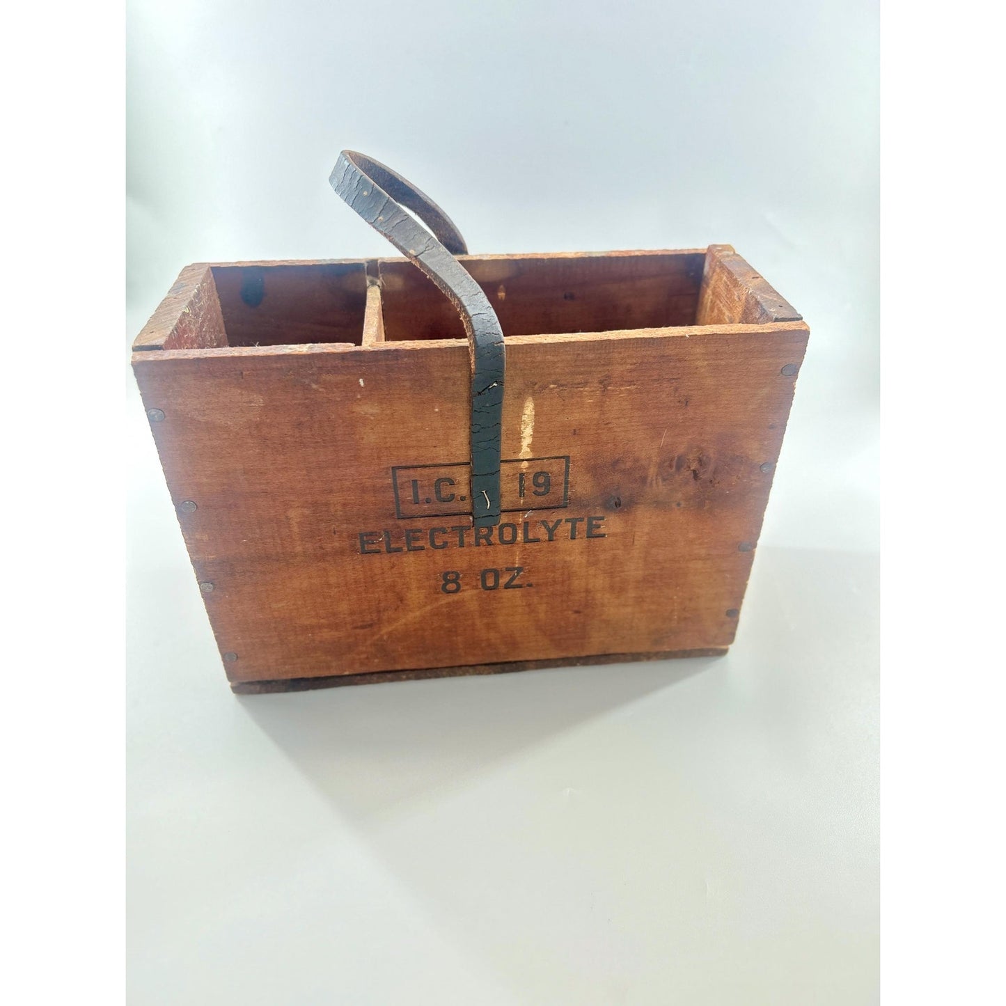 Antique Kodel Radio Battery Box I.C. 19 Electrolyte 8 Oz Wood Carrier Leather Strap Trickle Charger Cincinnati Ohio 1920s