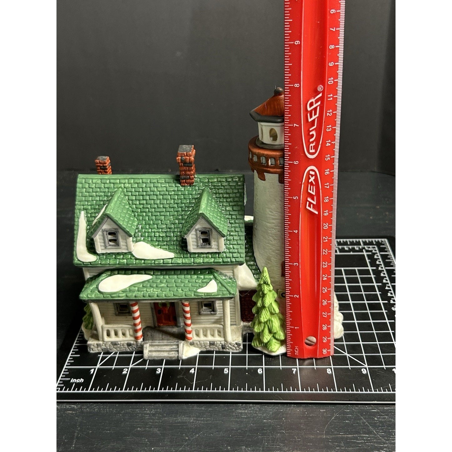 Dept 56 Craggy Cove Lighthouse 1987 New England Village Christmas Light House