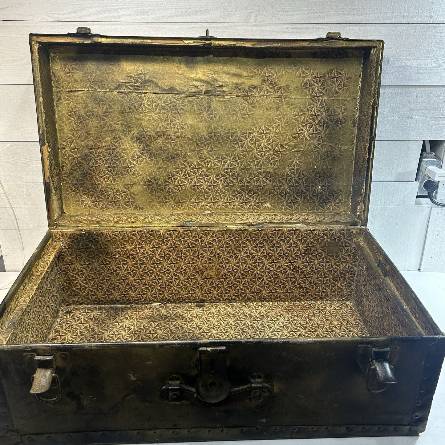Antique Steamer Trunk Footlocker Chest Metal Rivet Vintage Travel Case 1920’s