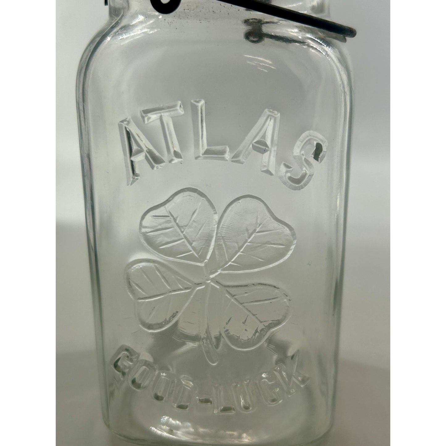 Atlas Good Luck Clover Quart Mason Jar Original Wire Bail Glass Lid Antique Hazel Atlas 1920s. With original gasket . Incredible condition.