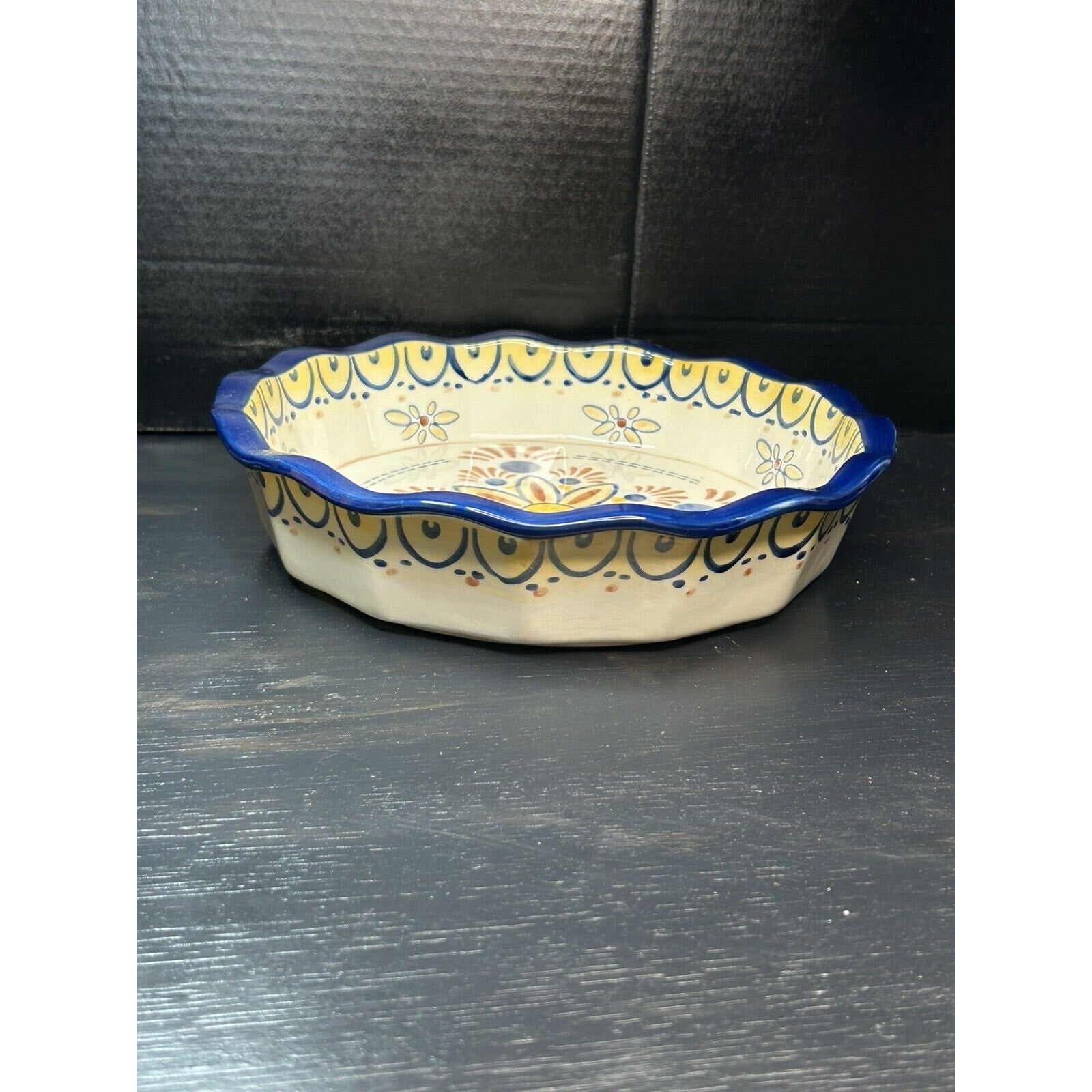 CT quiche dish basket holder interior view 2