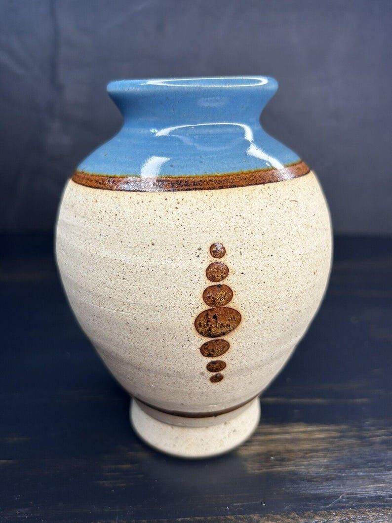 Vintage Hand-Painted Mexican Folk Art Pottery Vase, Mother and Child Scene, Cancun, Cream and Blue image 4