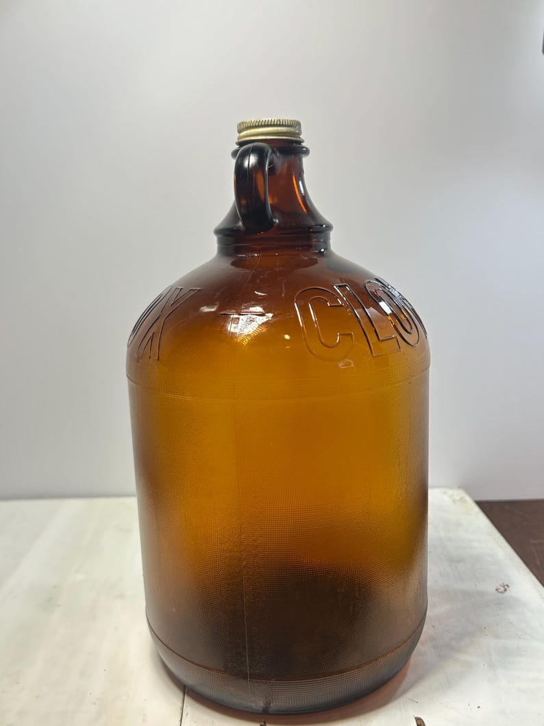 Front view showing the amber color variation from shoulder to base.