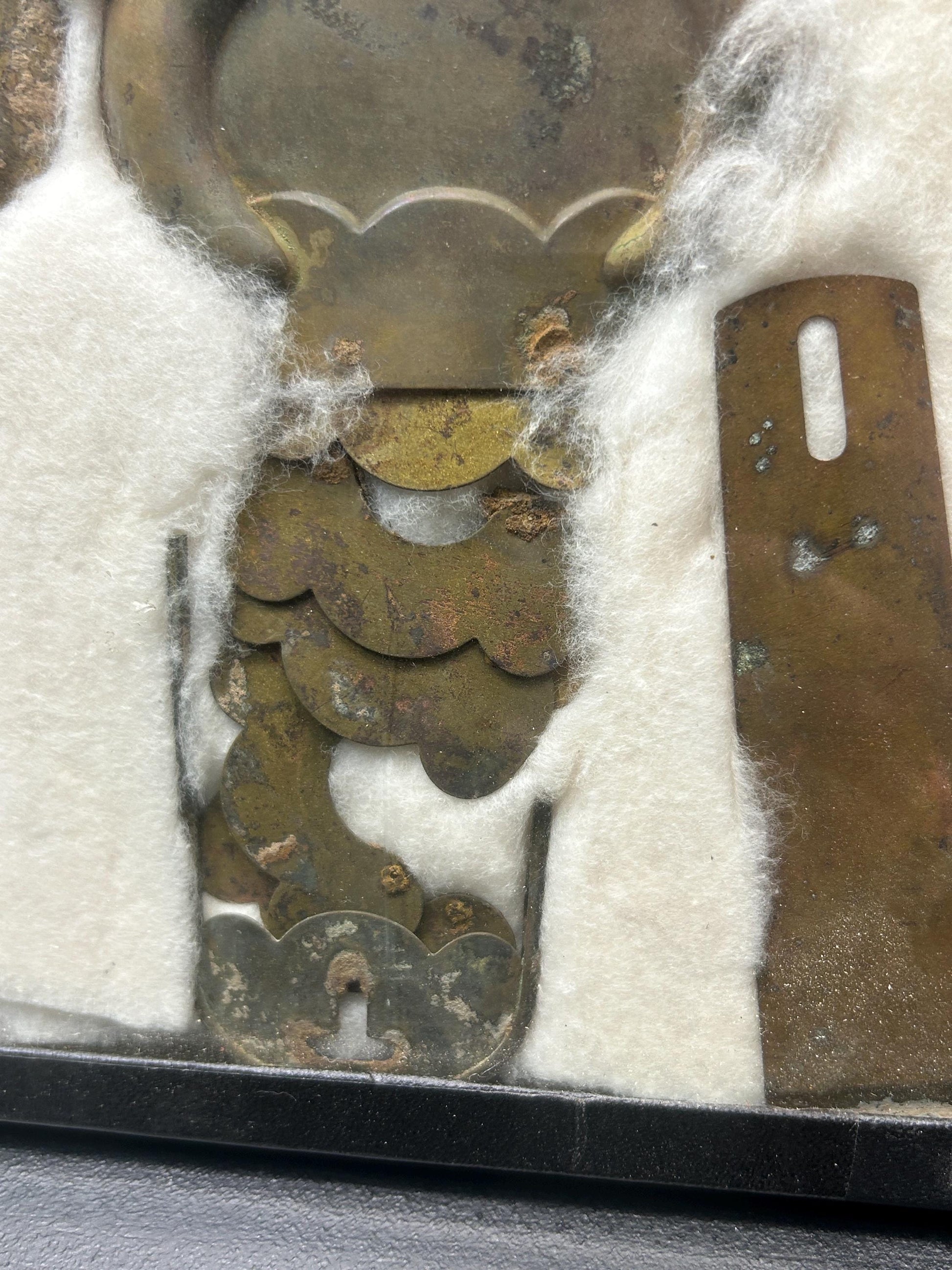 Civil War military relic specimen case detail