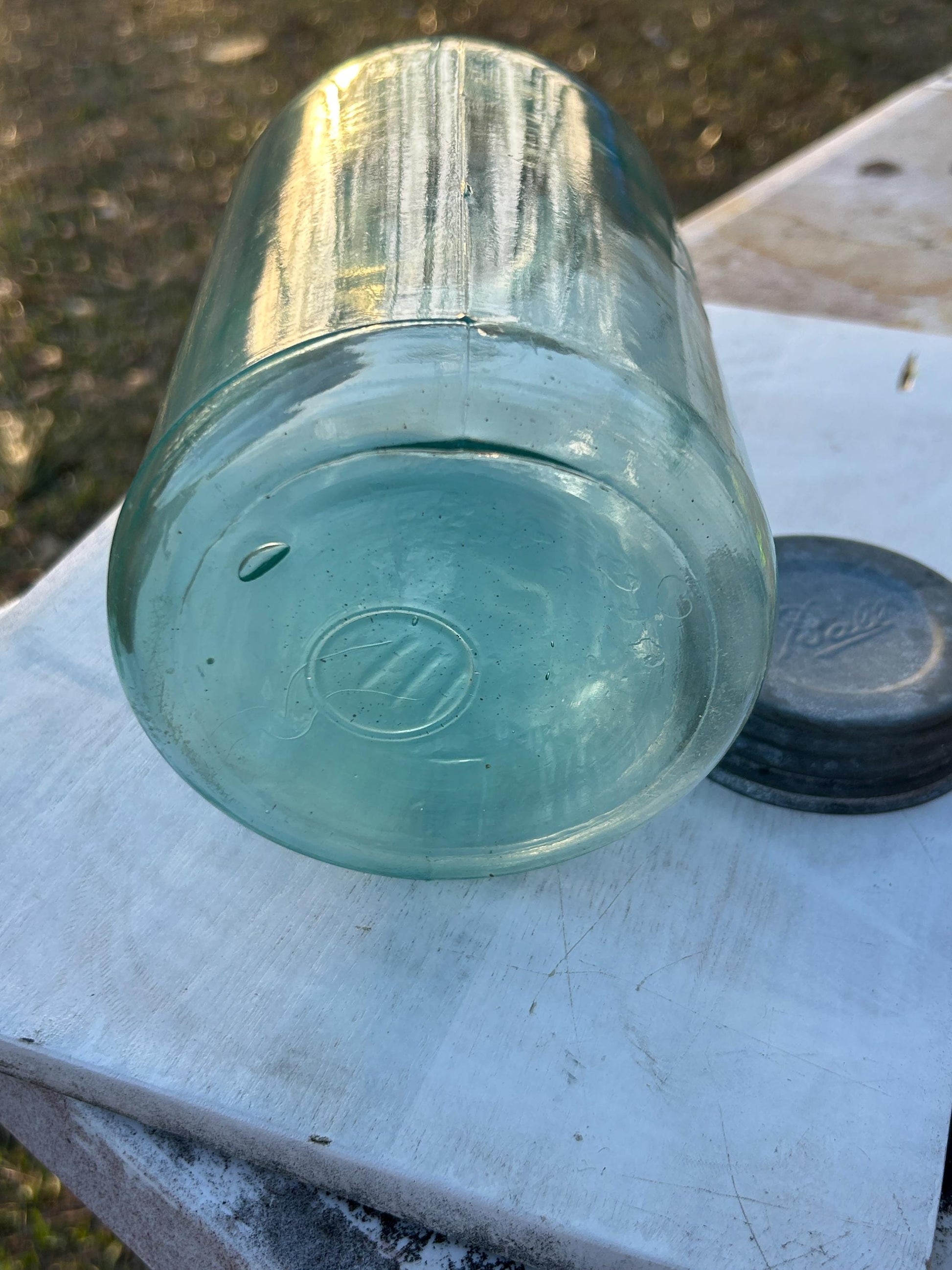 Early Ball 3-L Loop jar base detail