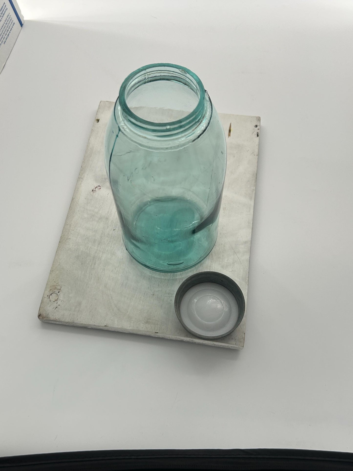 Half gallon Ball jar side and glass movement