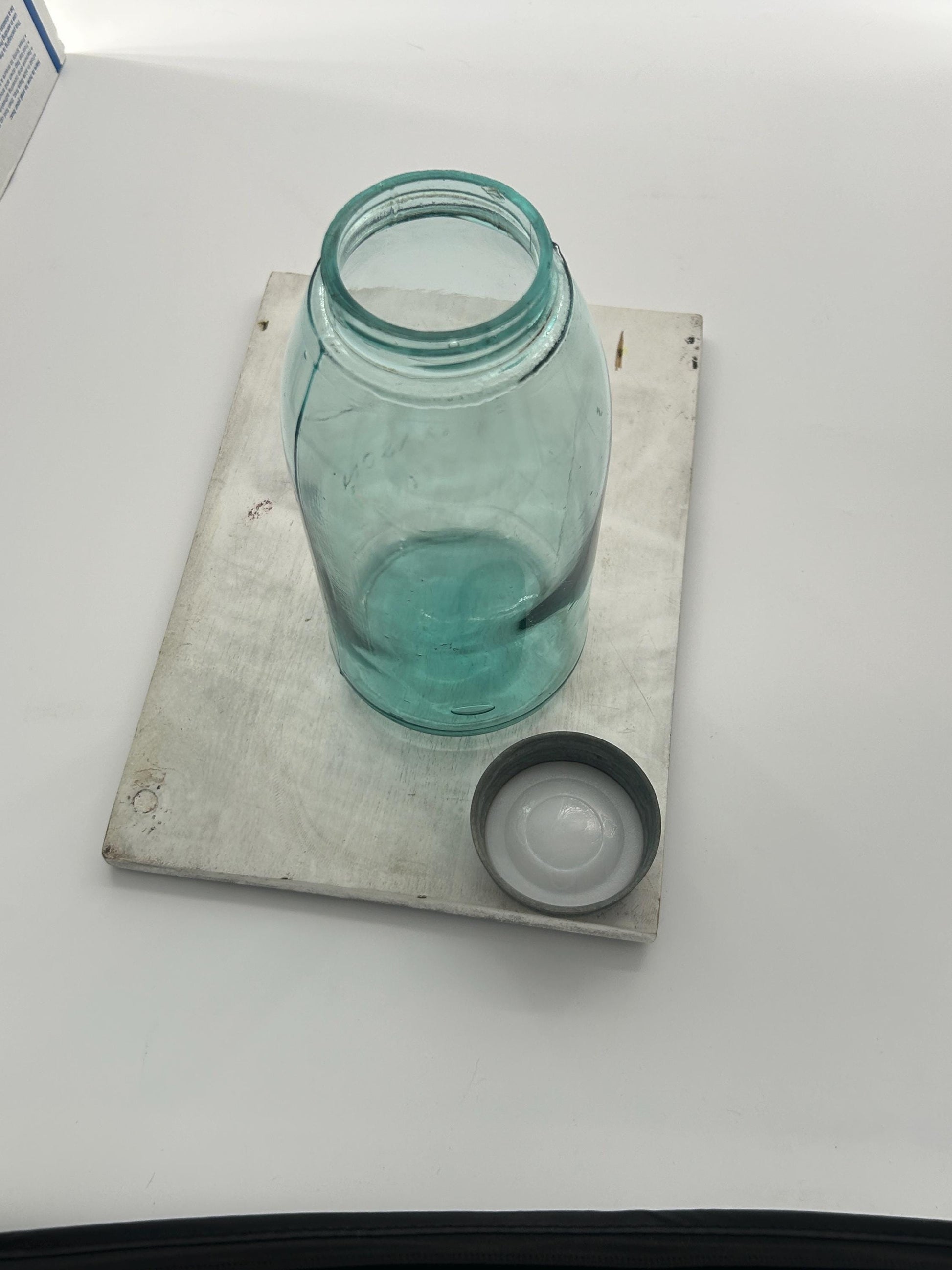 Half gallon Ball jar side and glass movement