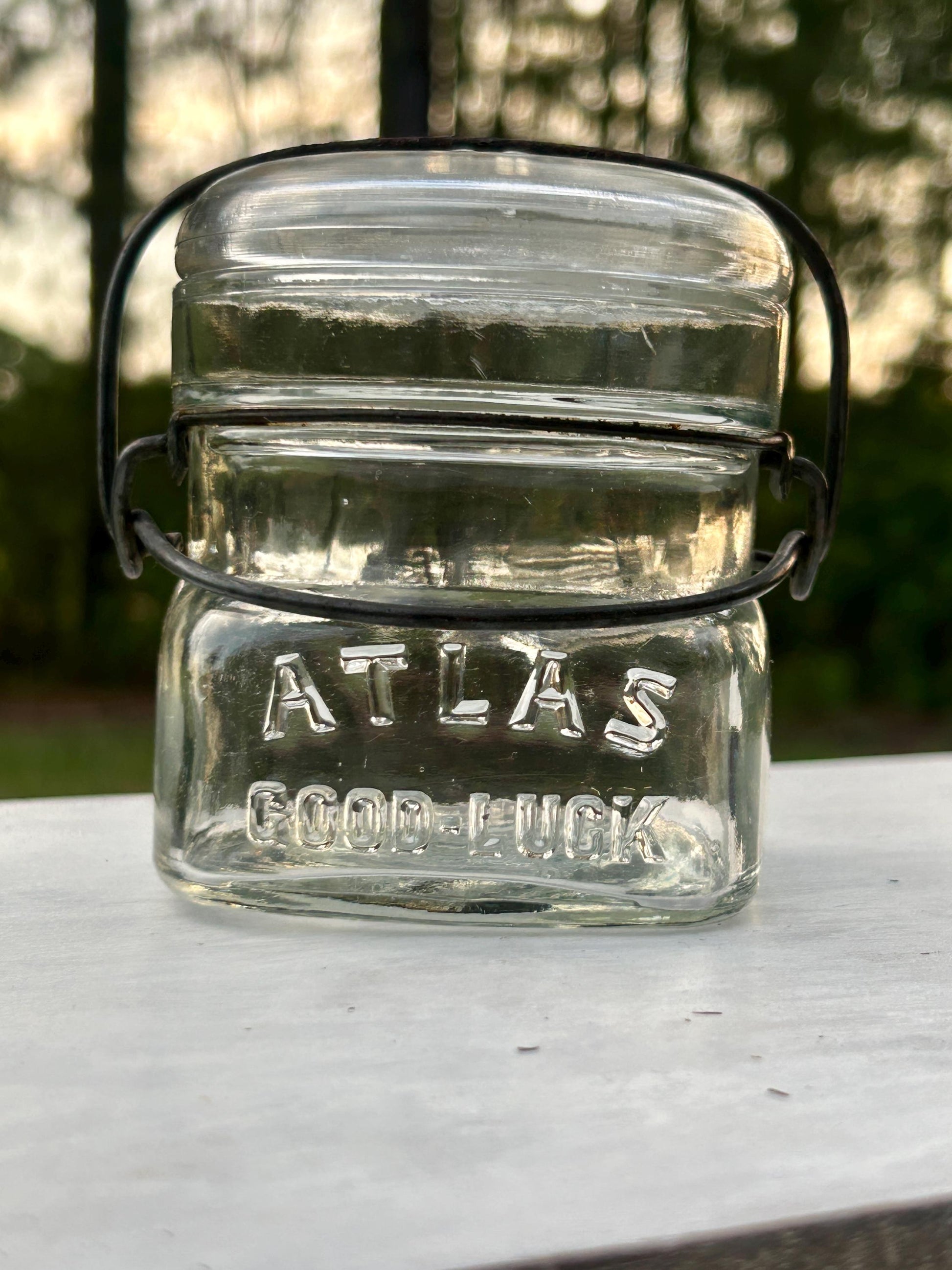 Atlas Good Luck no clover jar front embossing